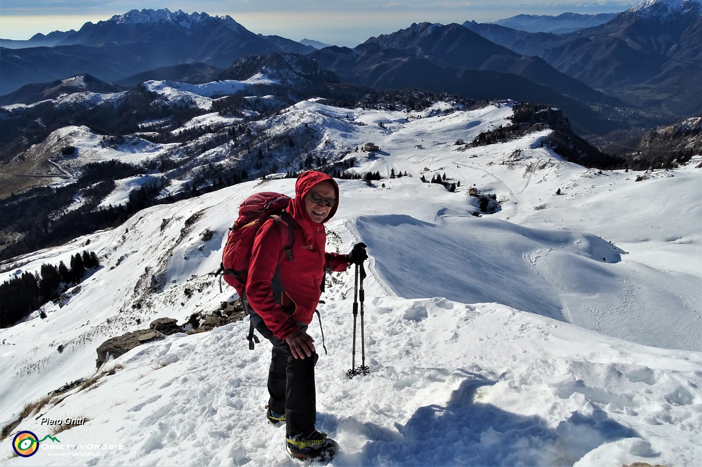 05 In salita al Sodadura dalla cresta sud-ovest dei Piani d'Artavaggio .JPG